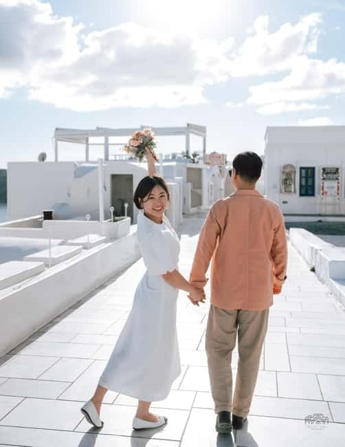 Santorini: Oia Private Couple Photoshoot with 35 Photos - Quick Practical Tips Before You Meet Marios