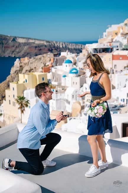 Santorini: Oia Private Couple Photoshoot with 35 Photos - Should You Book This Oia/Imerovígli Couple Photoshoot?