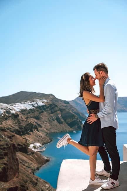 Santorini: Oia Private Couple Photoshoot with 35 Photos - The Main Photo Stops: How Your Photographer Shapes Each Scene