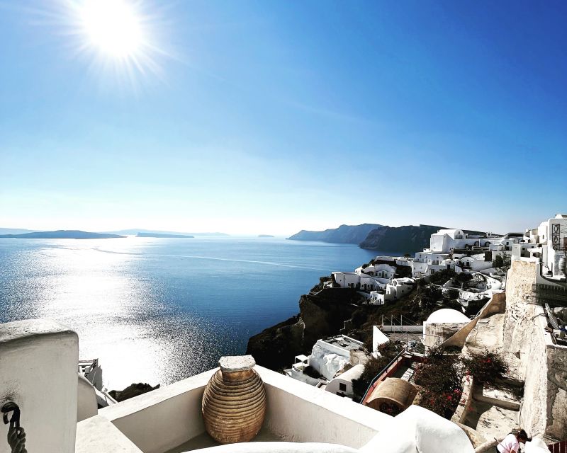 Santorini On a private tour with the experts - Getting started in Thera: a pickup that sets the tone
