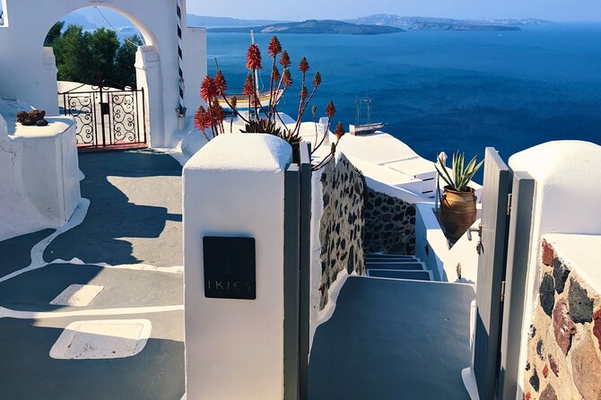 Santorini Panoramic Firostefani & Oia Blue Domes Private Tour - Megalochori option: cave houses and 17th-century details