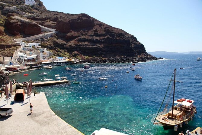Santorini Panoramic Tour - Stop 3: Imerovigli caldera-rim photos and the balcony of Santorini (20 minutes)