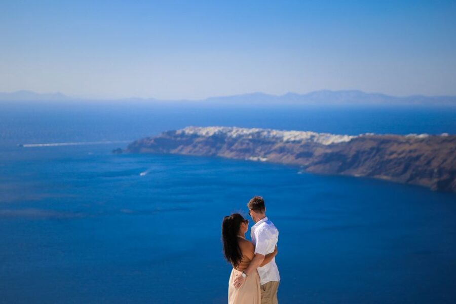 Santorini: Photo Shoot with a Private Vacation Photographer - Should You Book This Santorini Photo Shoot?