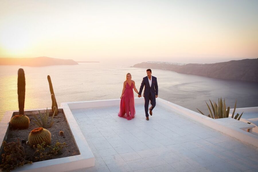 Santorini: Photo Shoot with a Private Vacation Photographer - Picking Your 1–3 Locations Without Getting Stuck in Crowds
