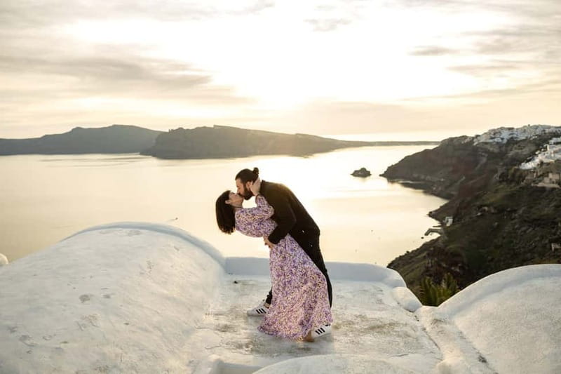 Santorini: Photo Tour With Professional Photographer - Best for solo travelers, couples, and families