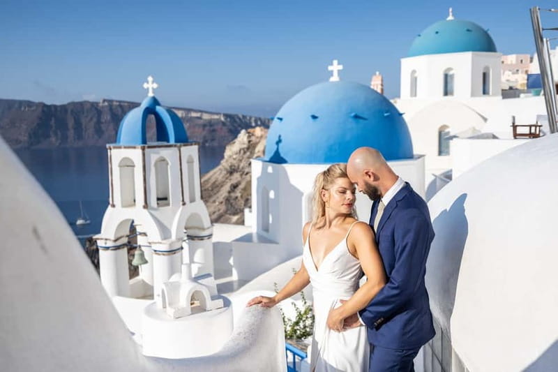 Santorini: Photo Tour With Professional Photographer - The 1-hour Oia session: a fast route to iconic photos