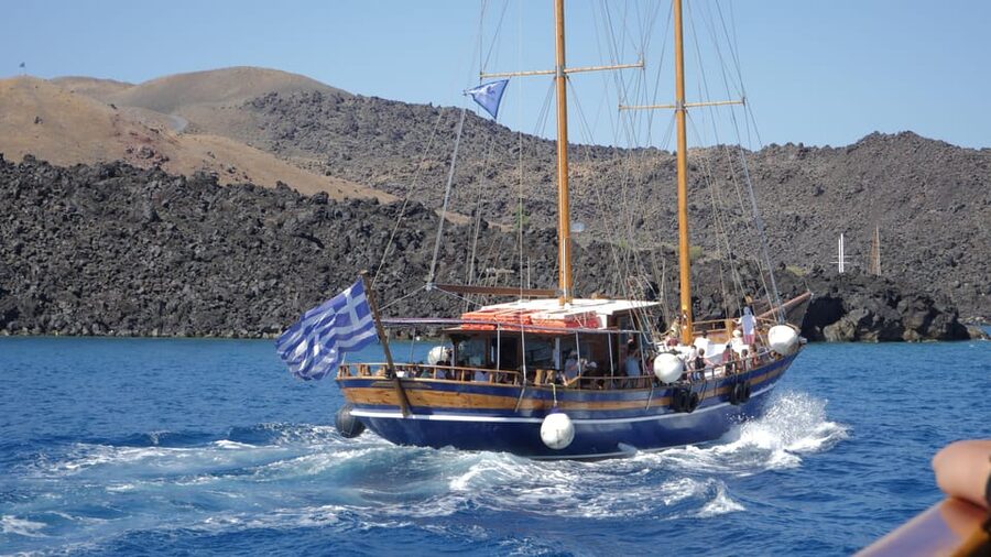 Santorini Port: 3 Hour Cruise to Volcano and Hot Springs - Who this Santorini cruise is perfect for