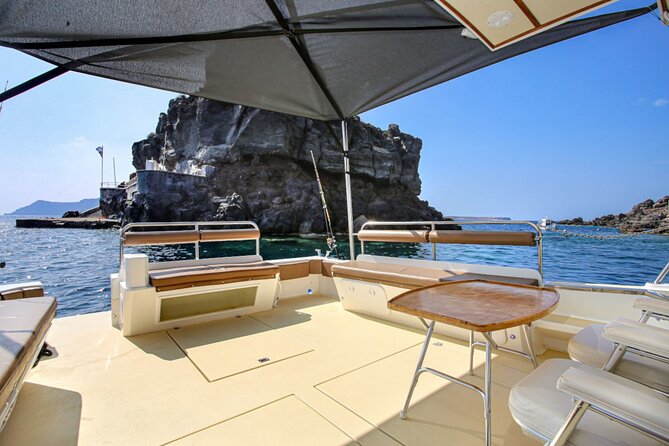 Santorini Private Cruise Sightseeing Tour with BBQ and Drinks - Photo stops: the advantage of a private pace