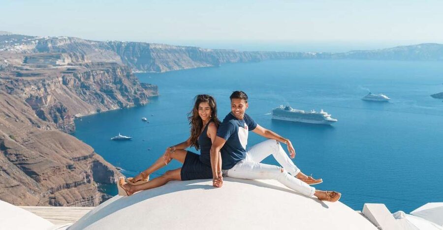 Santorini: Private Customizable Car Tour with a Local Guide - Oia Village: photos and walking time without feeling herded