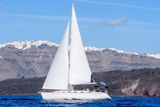 Santorini Private Daytime Sailing Tour with Meal, Drinks &Transfer included - Getting picked up and starting smoothly from Vlychada