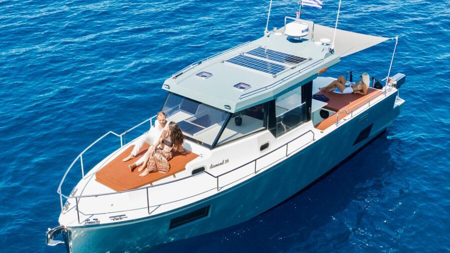 Santorini: Private Diamond 36 Motor Yacht Caldera Cruise - Thirassia and Manolas: Santorini’s quieter, realer side