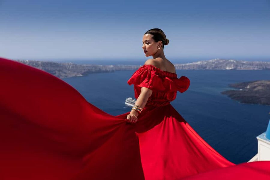 Santorini: Private Flying Dress Photoshoot at Iconic Spots - From Buddha-Bar to your photo stop: how the 30 minutes plays out