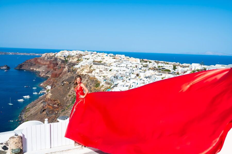 Santorini: Private Flying Dress Photoshoot with Pickup - The dress kit: color choices, sizes, and why switching outfits is smart