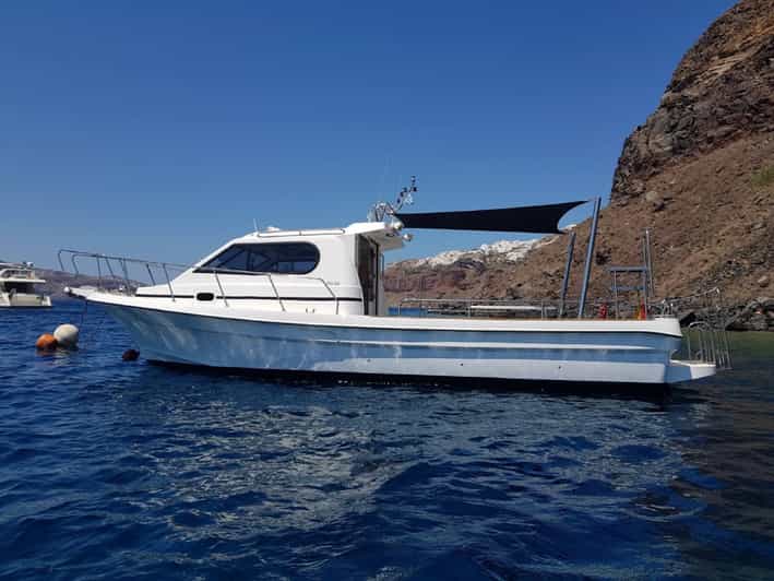 Santorini: Private Motorboat Cruise and Volcano Hike - How the Caldera Cruise Sets the Scene Fast