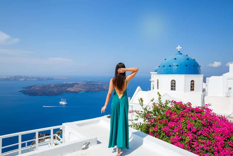 Santorini: Private Oia Village Photoshoot - Oia looks good in photos, but it helps to know where to stand