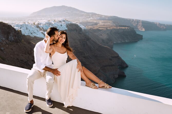 Santorini Private Photo Shoot - Tour - How Thanos directs you so you don’t look stiff