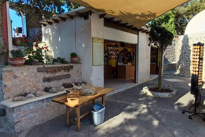 Santorini Private Picnic Sunset Tour - The guide matters: Evan’s kind, practical storytelling