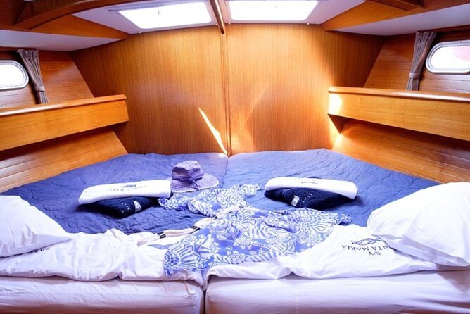 Santorini: Private Sailing Yacht Cruise with Meal and Drinks - What’s Included (and Why It Adds Value): Drinks, Food, Snorkeling Gear, Snacks