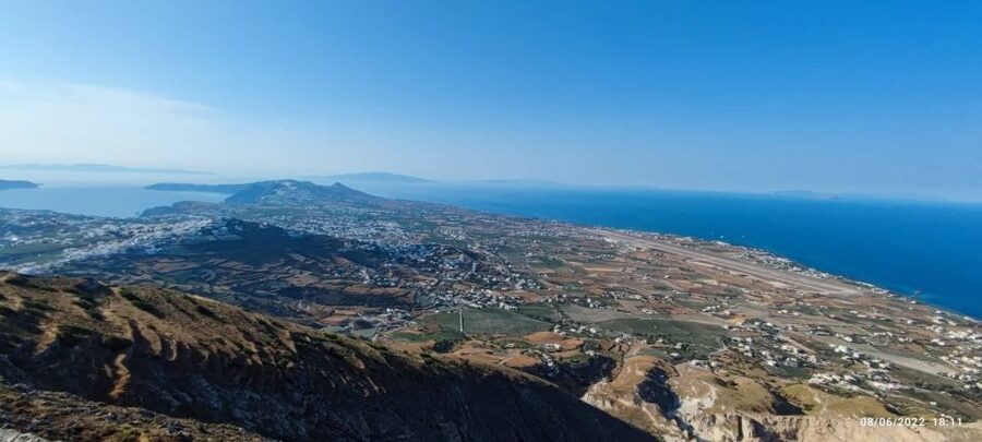 Santorini: Private Sunset Tour with Picnic & Transfer - Who This Private Sunset Tour Suits Best