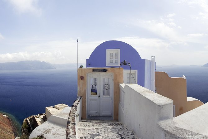 Santorini Private Tour 5hours Wine and local product tasting - Stop 3: Pyrgos square for upper-village character (5 minutes)