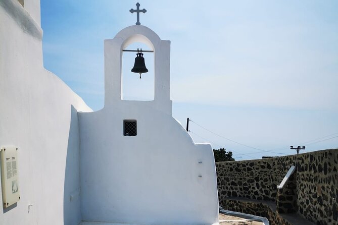 Santorini Private Tour Highlights 6h for Groups and Families - Pyrgos: Venetian castle vibes and real village lanes