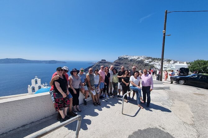 Santorini Private Tour in Spanish - Oia: blue-domed town energy and caldera sunset staging