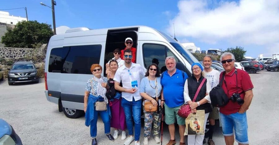Santorini: Private Tour in Spanish with Local Guide - Key highlights to look for
