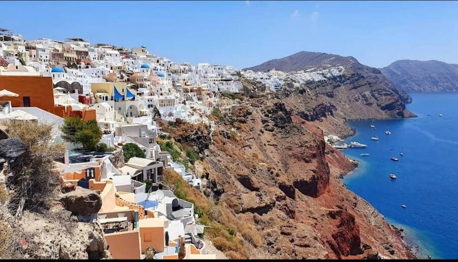 Santorini: Private Tour in Spanish with Local Guide - Akrotiri Red Beach and Perivolos Black Sand: two volcanic moods