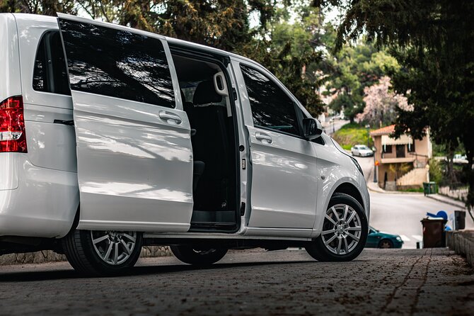 Santorini Private Transfer From or To the Ferry Port - Booking Smart: Use the Mobile Ticket, But Double-Check Time
