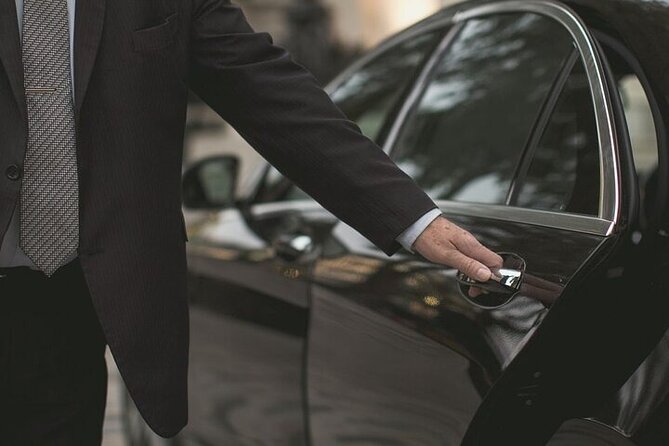 Santorini Private Transfer From or To the Ferry Port - SEAJETS Office Meeting Point: How You Find Your Driver Fast