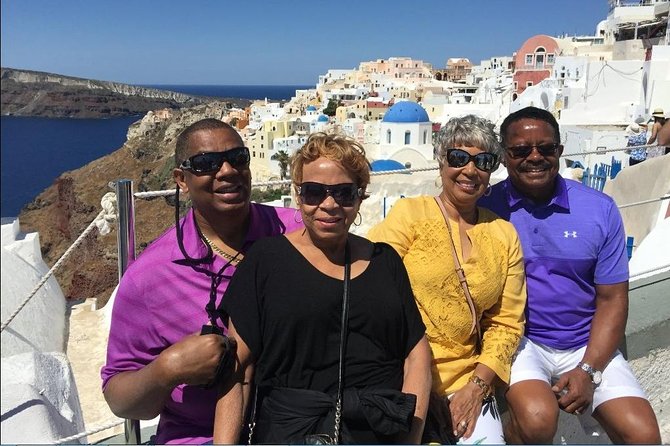 Santorini Private Transfer: From/To Any Santorini Destination - Where Santorini can trip you up: airport vs. ferry ports