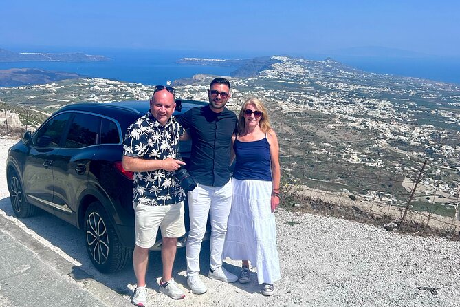 Santorini Private Transfer Service From or To Airport - Airport Arrival: Finding Your Driver Without the Guesswork