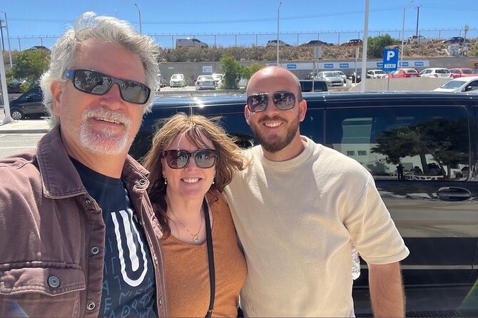 Santorini Private Transfers : From-to Airport/Port or Hotel - What this transfer does well for first-timers (and couples who hate stress)