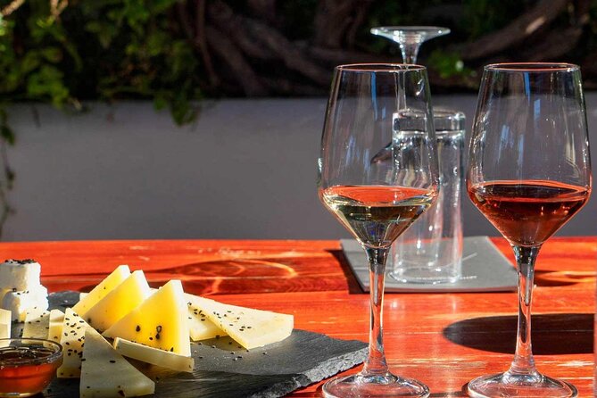 Santorini Private Wine Tasting Experience with private sommelier - A private sommelier on Santorini: what you’re paying for