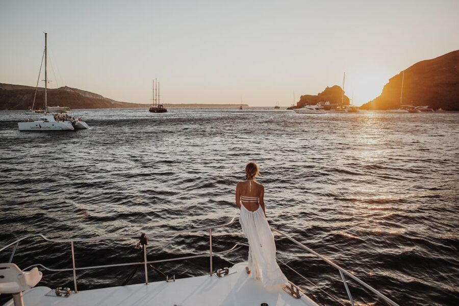 Santorini Proposal: A Luxury Photoshoot for Your Yes! Moment - Why Santorini Makes Proposals Feel Cinematic (Without Being Cringey)