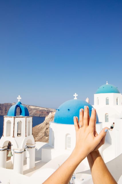 Santorini Proposal: A Luxury Photoshoot for Your Yes! Moment - Meeting Point in Oia: Getting There Without Stress