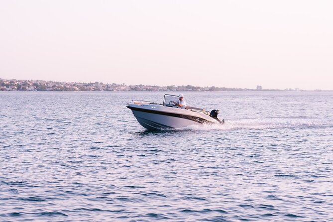 Santorini Rent a Boat - License free private cruise - Getting set up at Vlichada: timing and small planning wins