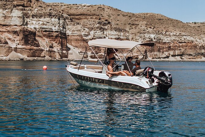 Santorini Rent a Boat Without License - The on-site briefing: how beginners handle a license-free boat