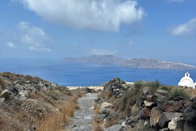 Santorini's Famous Fira to Oia Hike: A Private tour Adventure - Fira to Firostefani: caldera views with a quieter rhythm