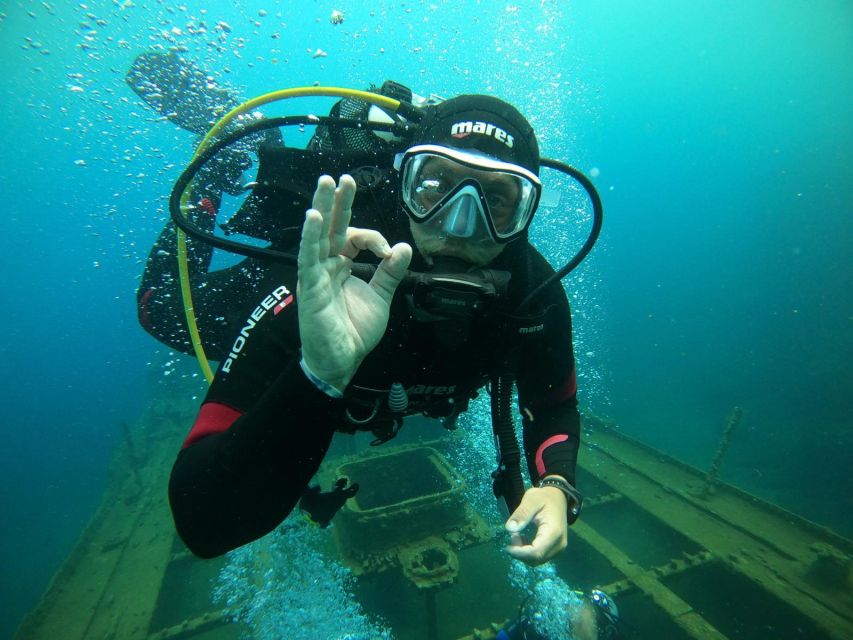 Santorini: Scuba Diving Experience in Caldera for Beginners - Santorini’s volcanic caldera is the real star of this beginner setup