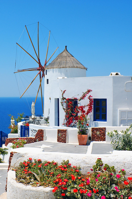 Santorini: Shore Trip to Bypass Cable Car with Boat Transfer - The air-conditioned minibus loop: comfort with a smart route