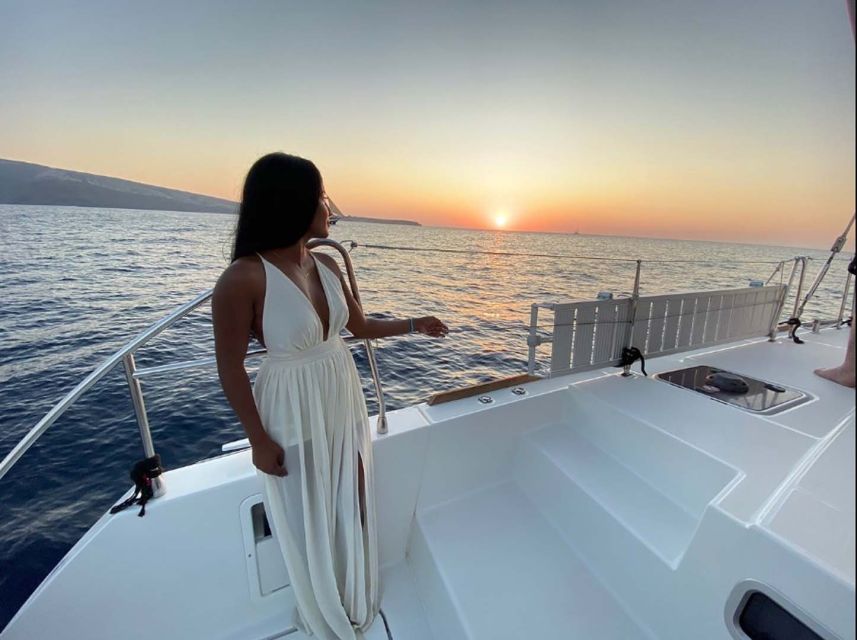 Santorini: Sunset Cruise with Greek Dinner and Transfer - A Santorini sunset cruise that actually lets you relax