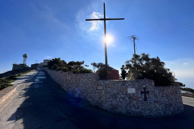Santorini tailor made tour with the experts(NEW) - Stop 2: Oia guided paths, blue domes, and photo time