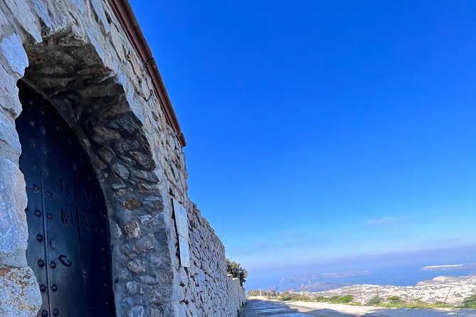 Santorini tailor made tour with the experts(NEW) - Stop 5: Emporio village and medieval Venetian castle vibes