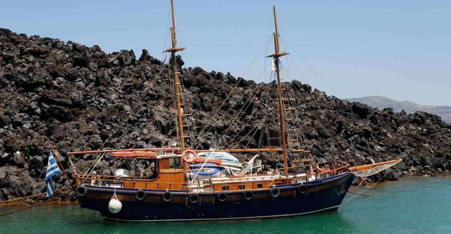 Santorini: Thirassia Islands and Volcano Guided Cruise - Getting to Athinios Port: Pickup Reality and the Port’s Small Chaos