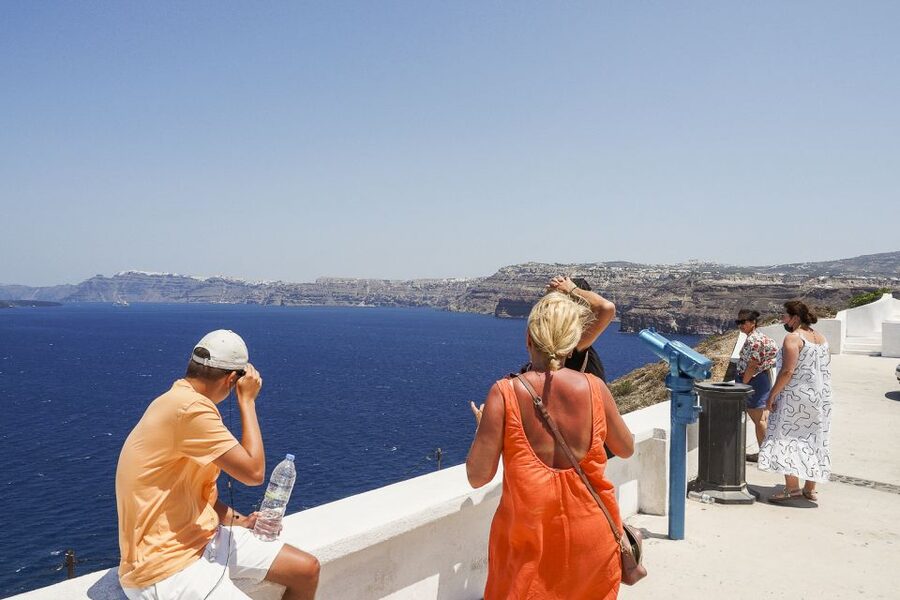 Santorini: Top Sights Day Trip, Wine Tasting, & Oia Sunset - Who Should Book This Tour