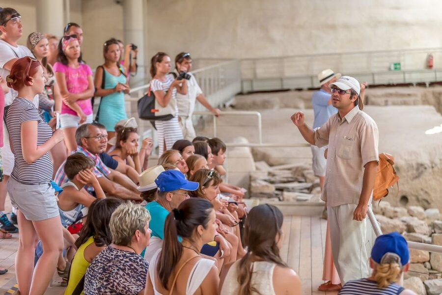 Santorini: Traditional Sightseeing Bus Tour with Oia Sunset - Wine Tasting: The Included 3-Wine Session That Makes It Feel Like Santorini