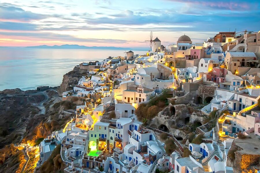 Santorini: Traditional Sightseeing Bus Tour with Oia Sunset - Oia Sunset: Free Time at the Most-Photographed Place in Greece