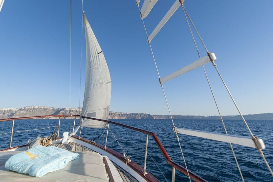 Santorini: Traditional Wooden Boat Tour with Meal and Wine - Ammoudi old harbor: the end-of-cruise views