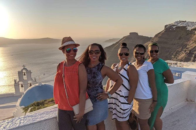 Santorini Unforgettable Experience Private Tour 6 - Hours - Firostefani and the Blue Domes: classic views, quick hit